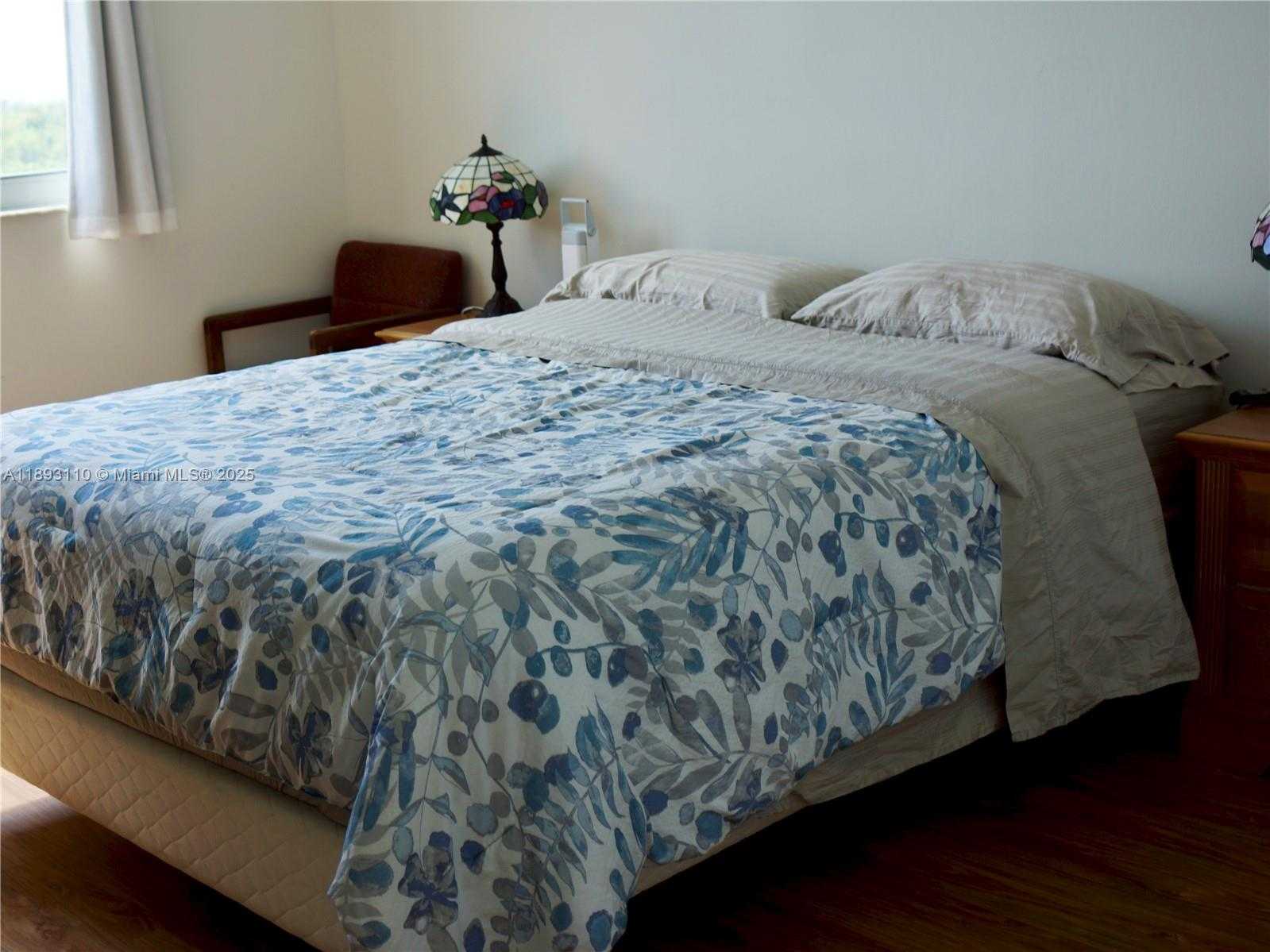 Small Image of 300 BAYVIEW DR #1206, Sunny Isles Beach Number 3