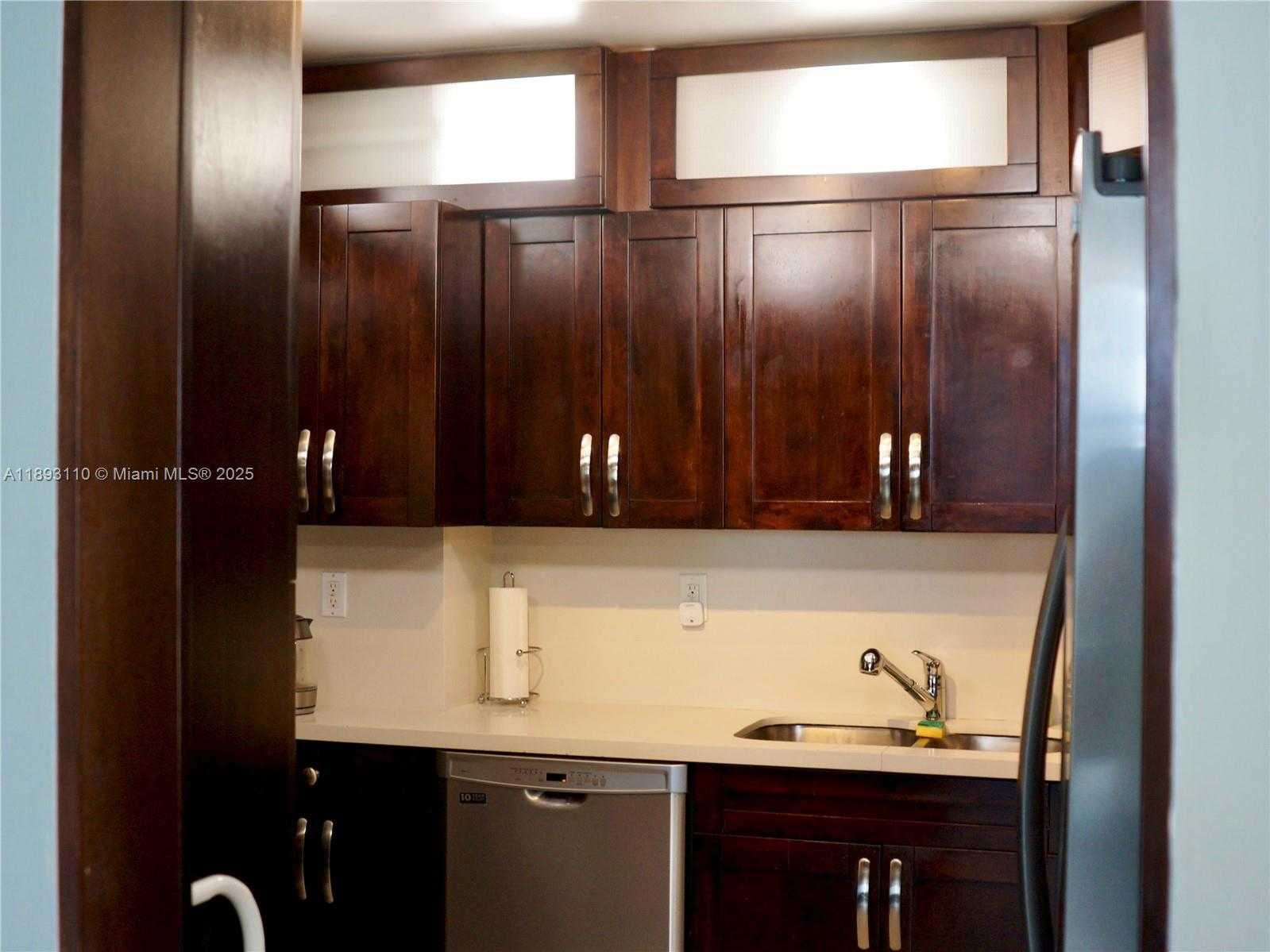 Small Image of 300 BAYVIEW DR #1206, Sunny Isles Beach Number 33