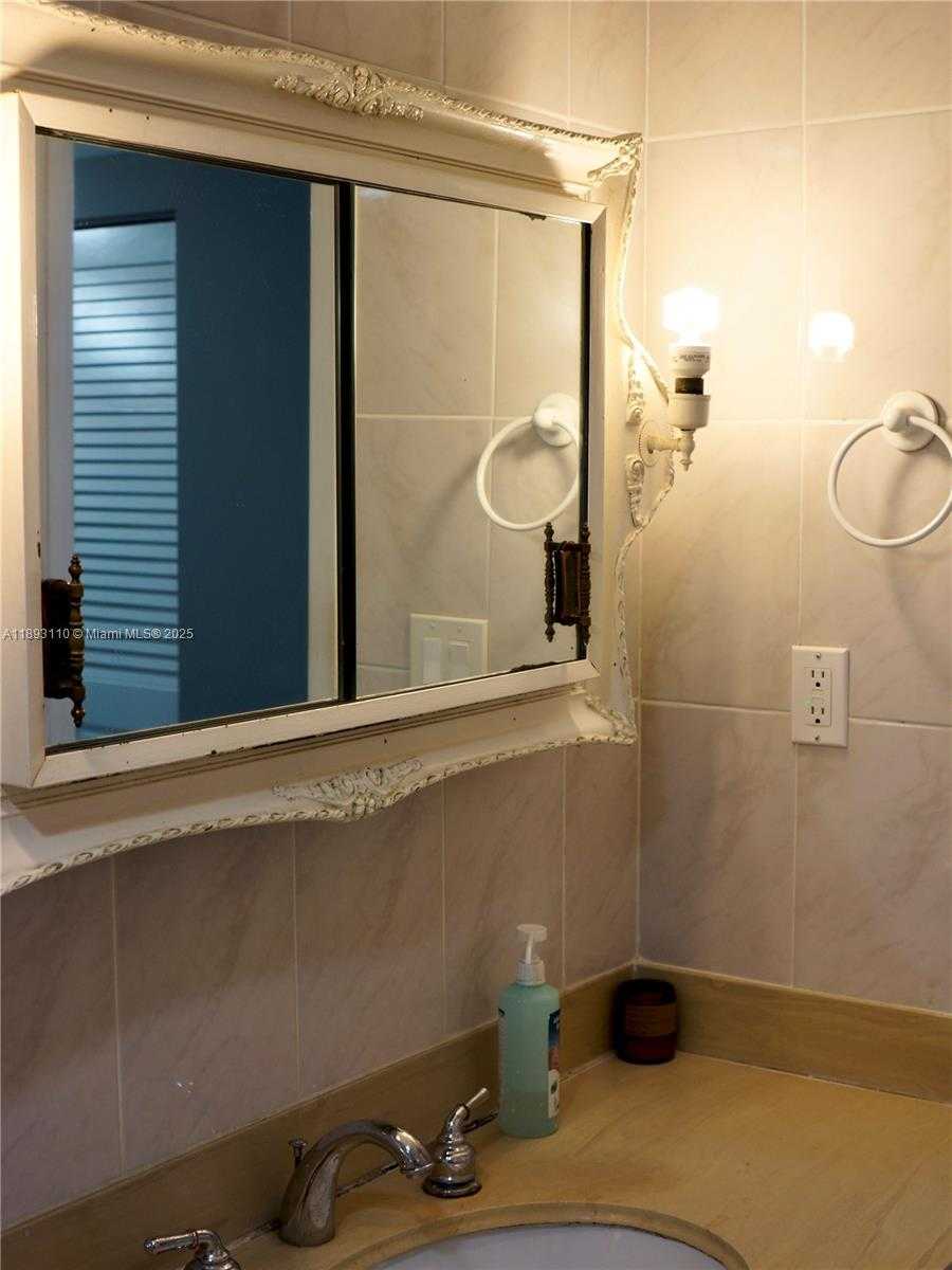 Small Image of 300 BAYVIEW DR #1206, Sunny Isles Beach Number 35