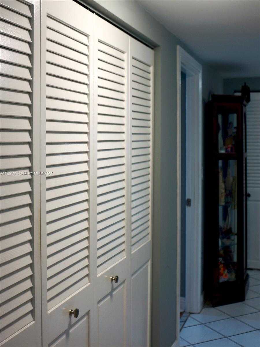 Small Image of 300 BAYVIEW DR #1206, Sunny Isles Beach Number 36