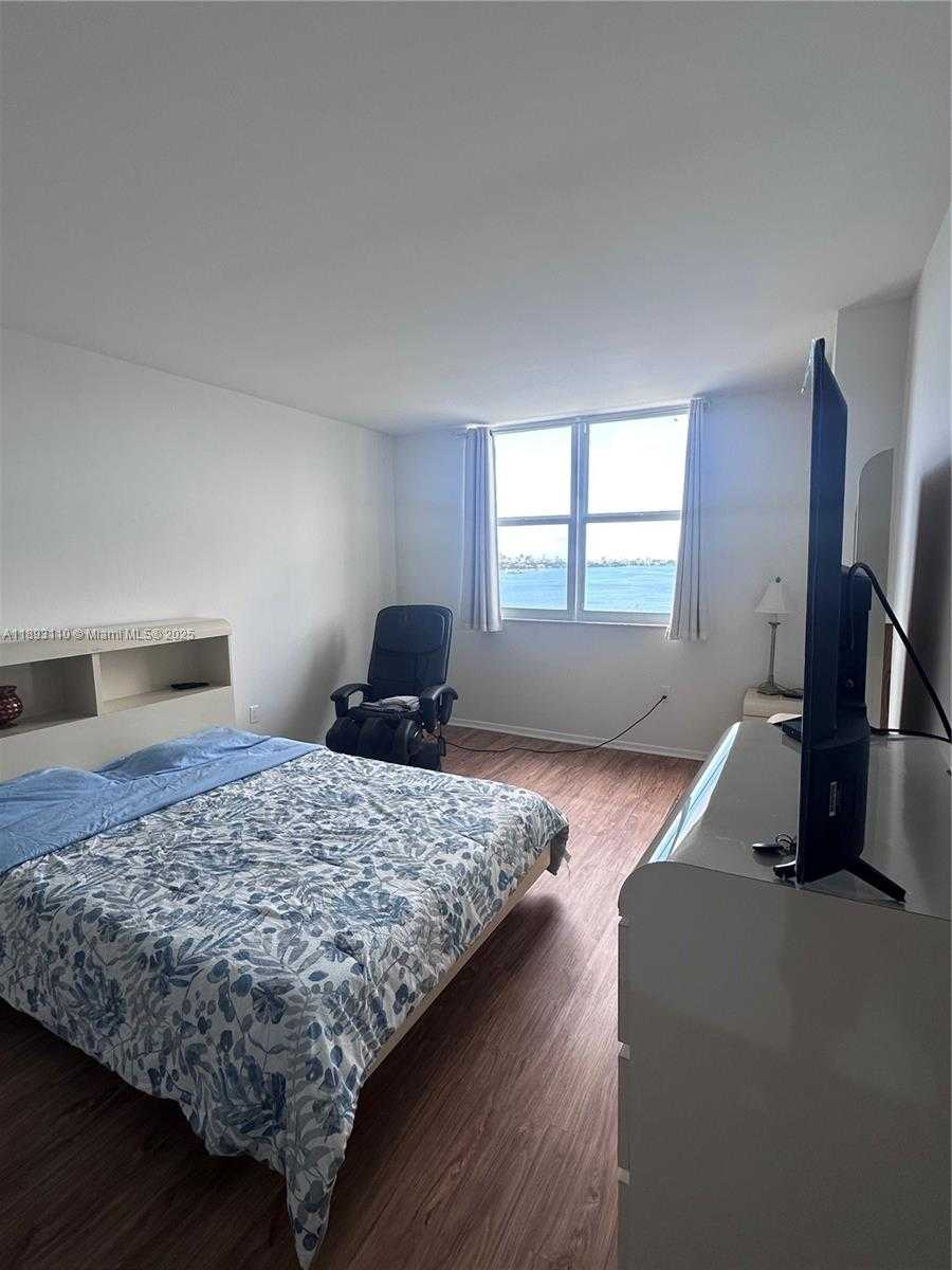 Small Image of 300 BAYVIEW DR #1206, Sunny Isles Beach Number 37