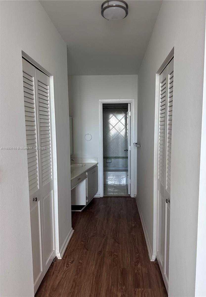 Small Image of 300 BAYVIEW DR #1206, Sunny Isles Beach Number 38