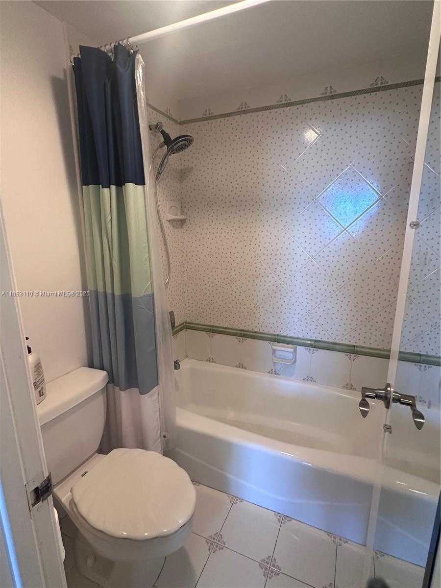 Small Image of 300 BAYVIEW DR #1206, Sunny Isles Beach Number 39