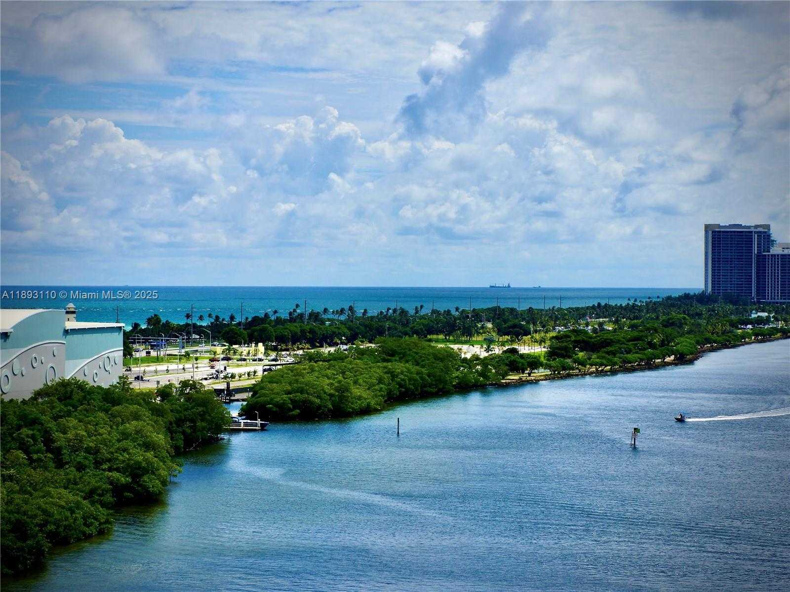 Small Image of 300 BAYVIEW DR #1206, Sunny Isles Beach Number 4