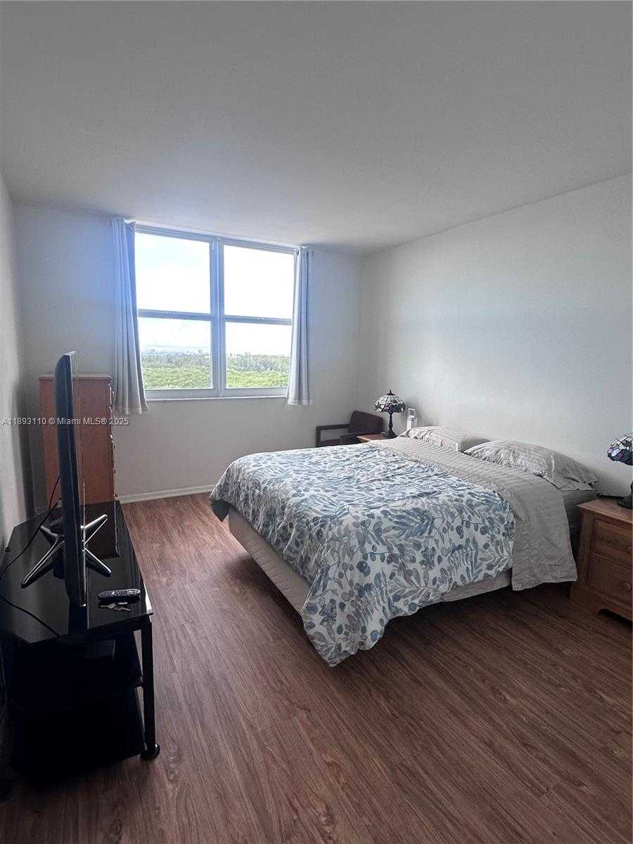 Small Image of 300 BAYVIEW DR #1206, Sunny Isles Beach Number 40
