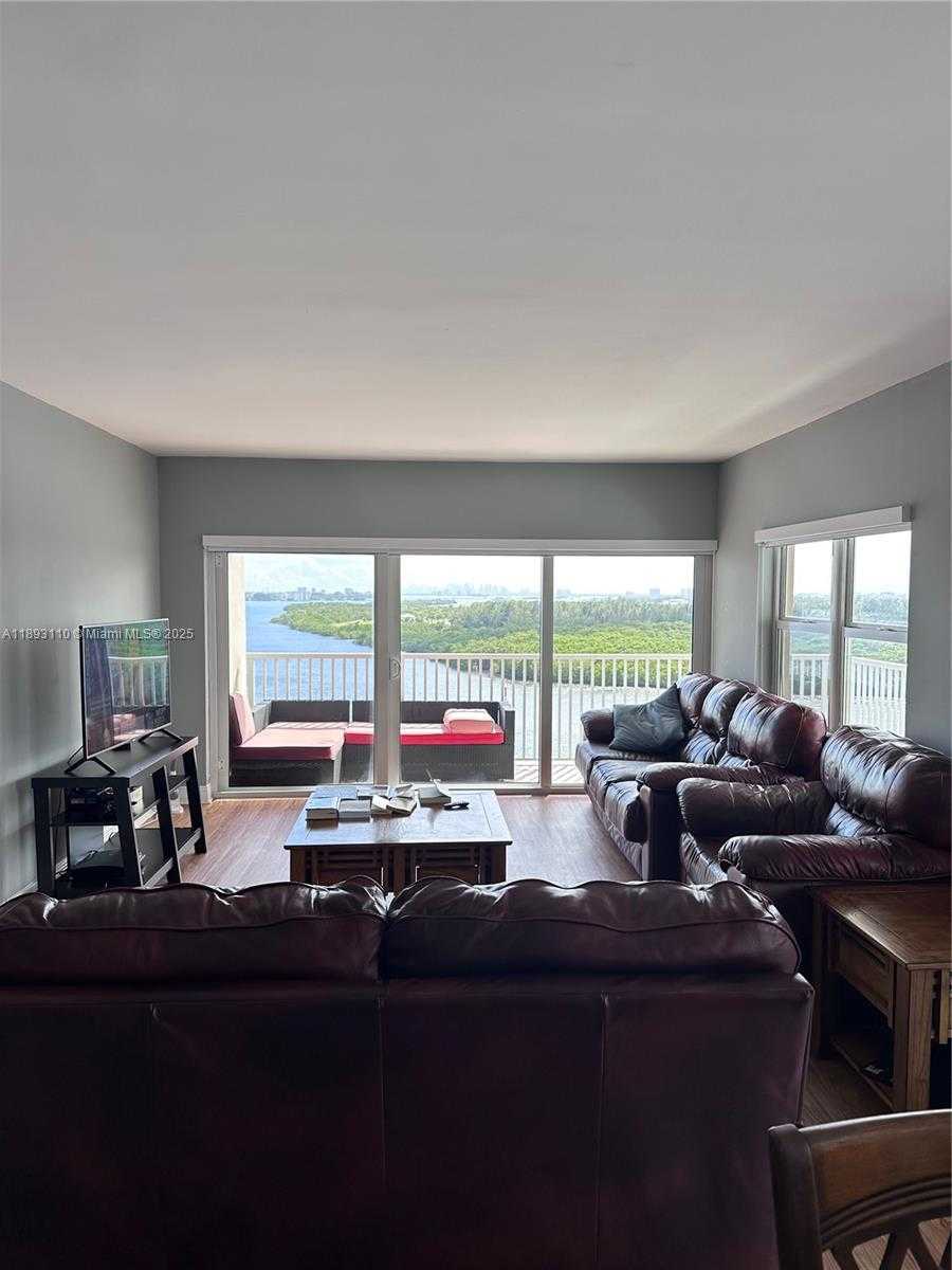 Small Image of 300 BAYVIEW DR #1206, Sunny Isles Beach Number 42