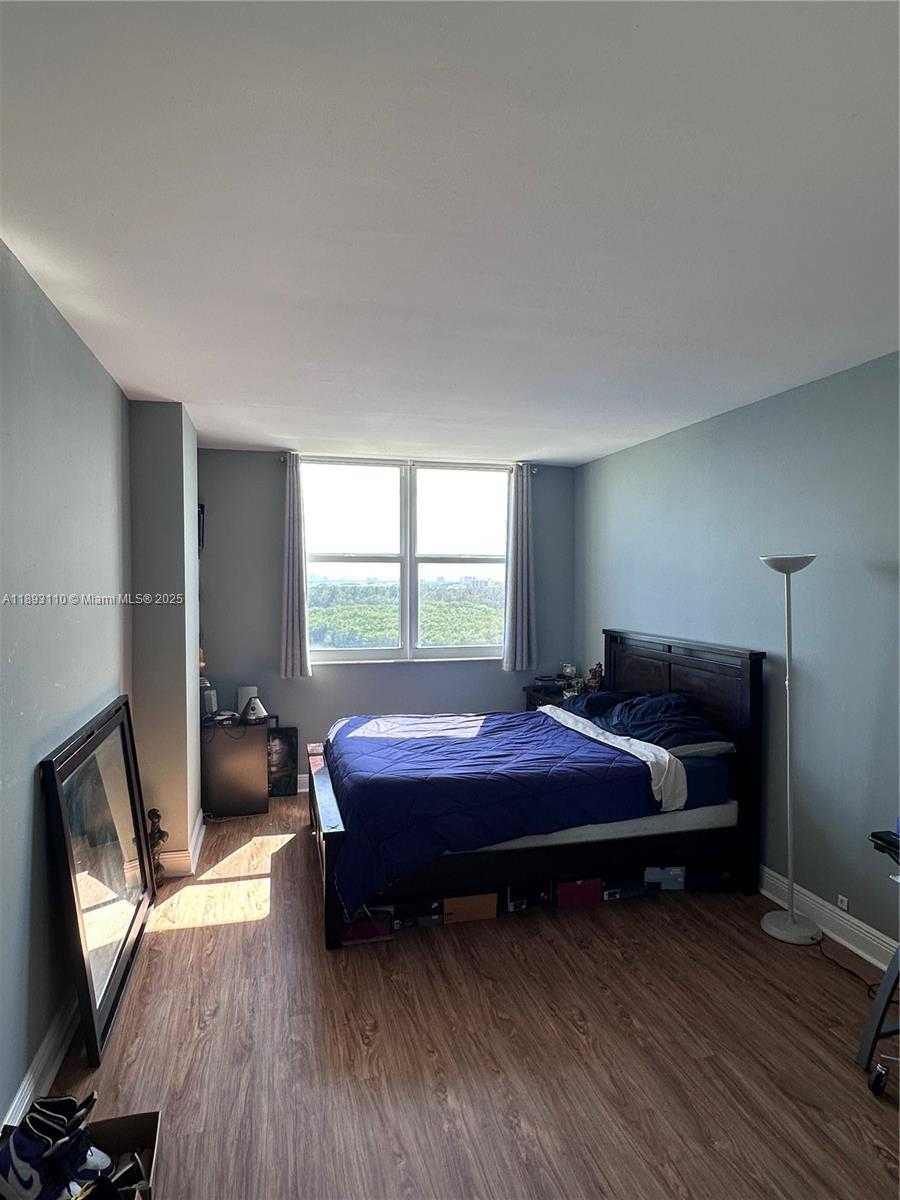 Small Image of 300 BAYVIEW DR #1206, Sunny Isles Beach Number 44