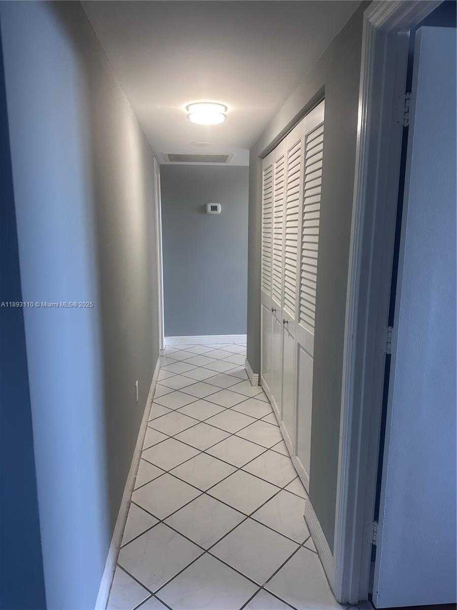 Small Image of 300 BAYVIEW DR #1206, Sunny Isles Beach Number 45