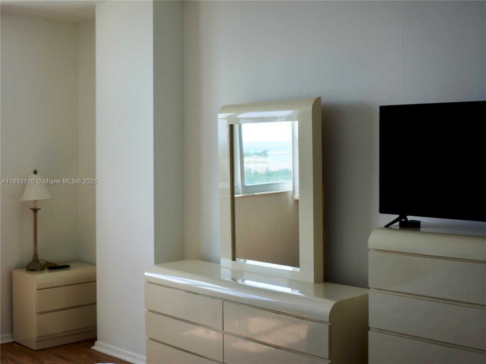 Small Image of 300 BAYVIEW DR #1206, Sunny Isles Beach Number 8