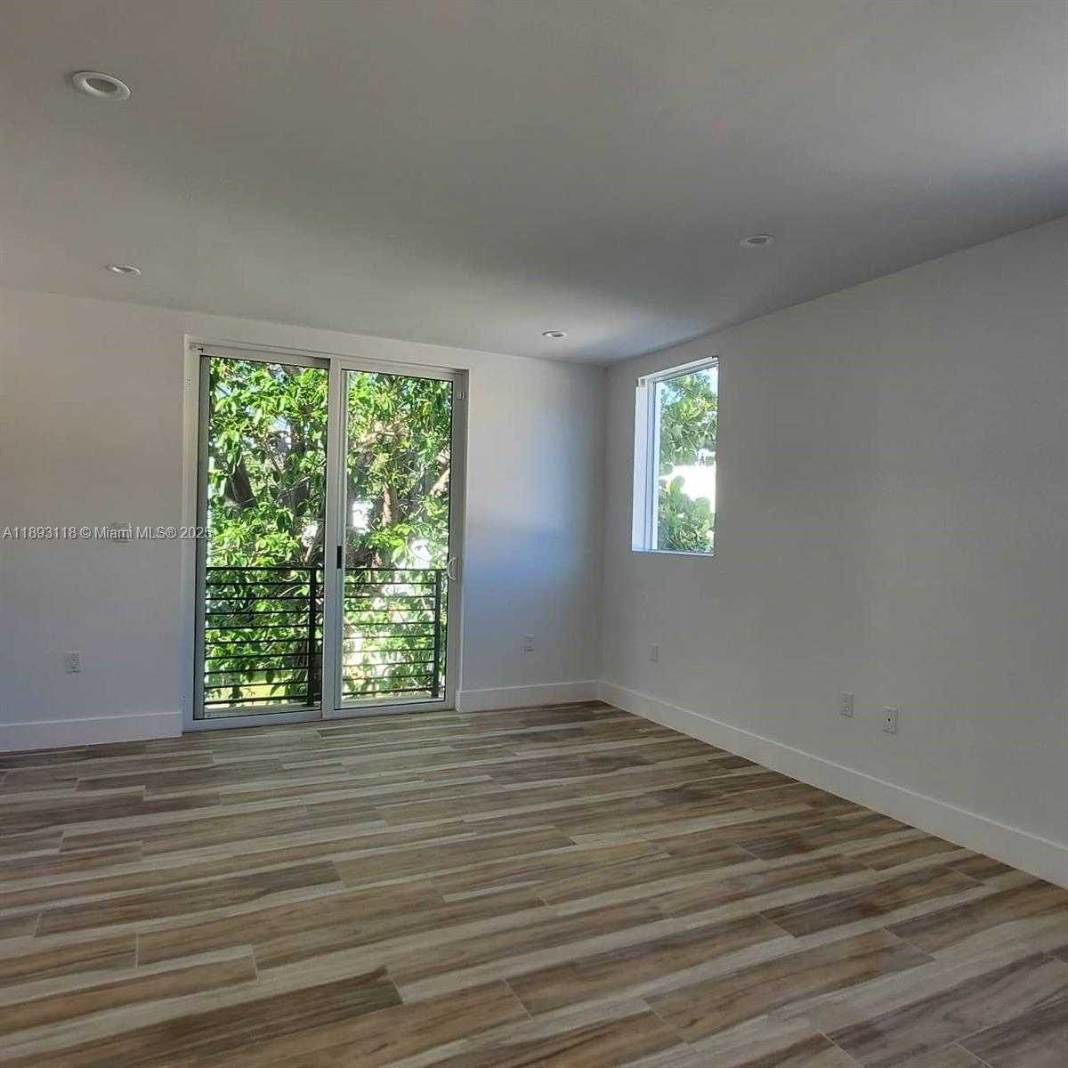 Small Image of 3790 OAK AVE, Miami Number 13
