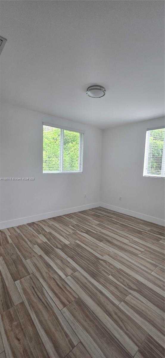 Small Image of 3790 OAK AVE, Miami Number 14