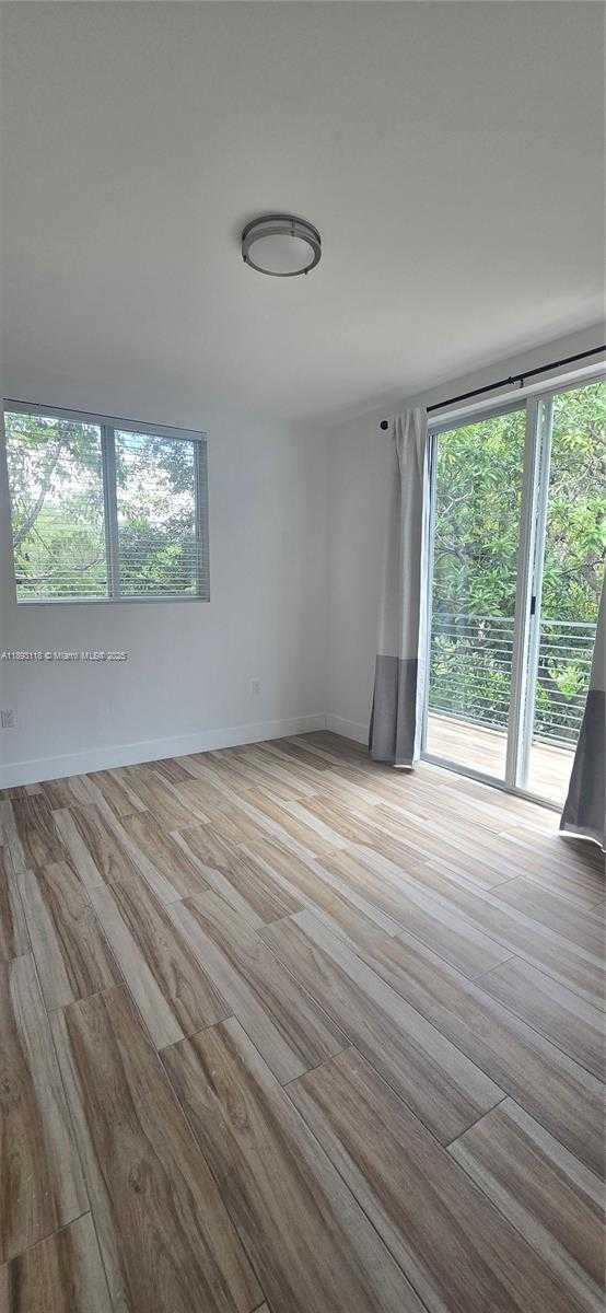 Small Image of 3790 OAK AVE, Miami Number 15