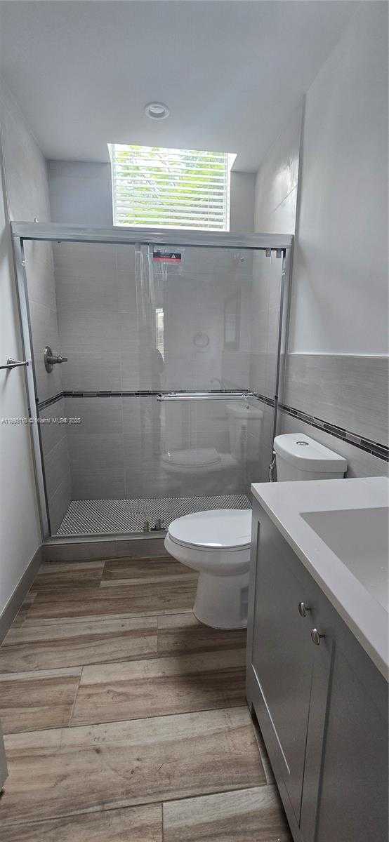 Small Image of 3790 OAK AVE, Miami Number 16