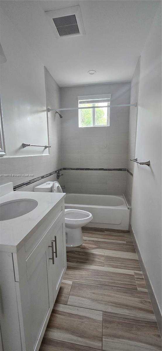 Small Image of 3790 OAK AVE, Miami Number 17