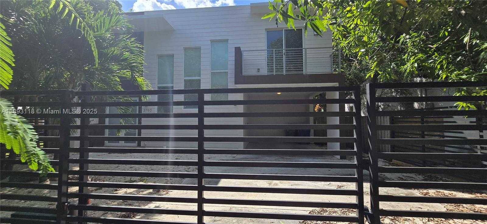 Small Image of 3790 OAK AVE, Miami Number 2