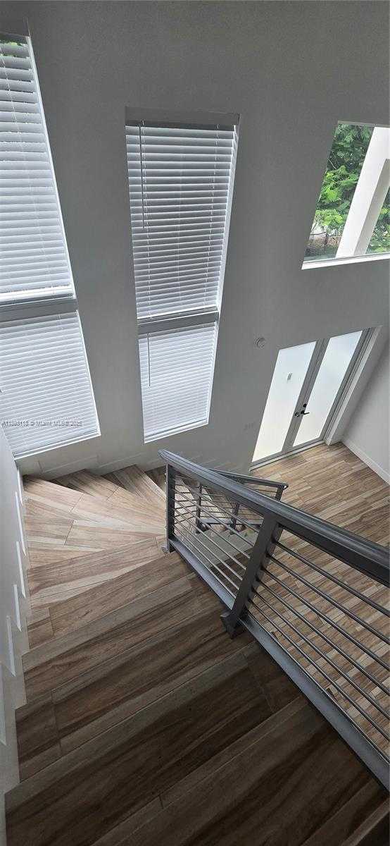 Small Image of 3790 OAK AVE, Miami Number 5