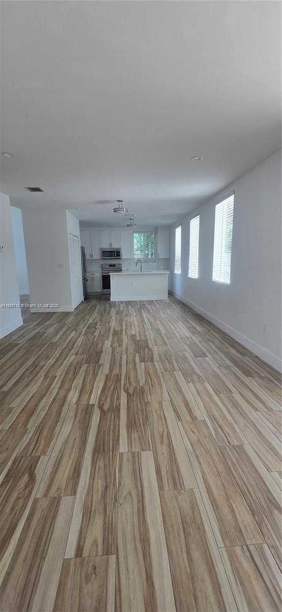 Small Image of 3790 OAK AVE, Miami Number 8