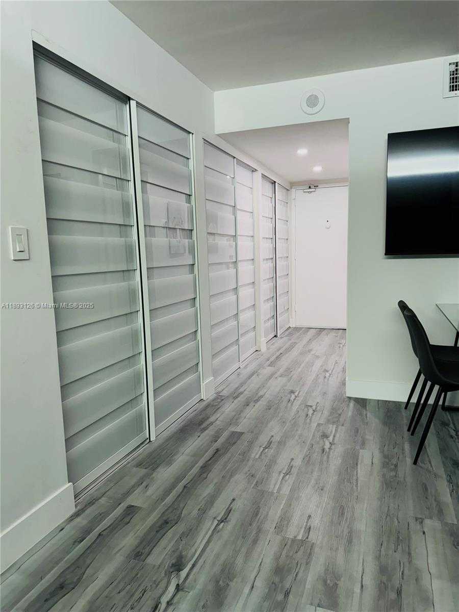 Small Image of 345 OCEAN DR #325, Miami Beach Number 10