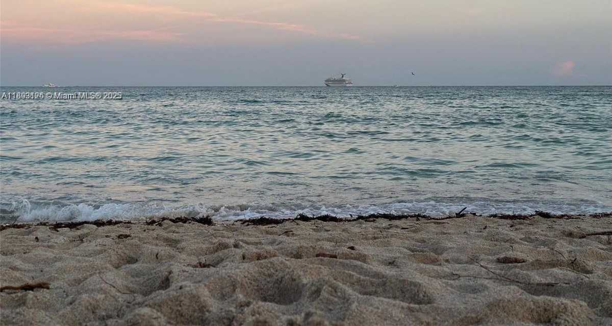 Small Image of 345 OCEAN DR #325, Miami Beach Number 14