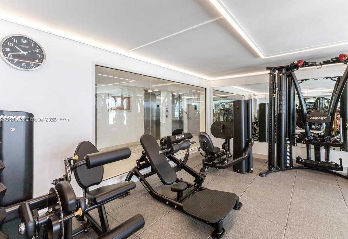 Small Image of 345 OCEAN DR #325, Miami Beach Number 16
