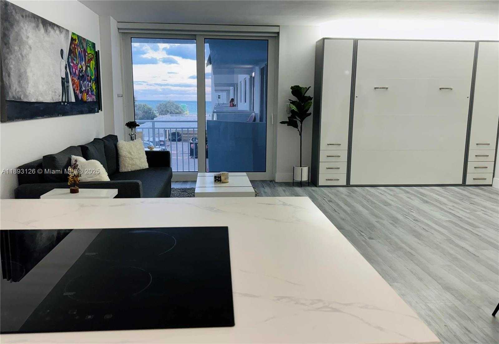 Small Image of 345 OCEAN DR #325, Miami Beach Number 2