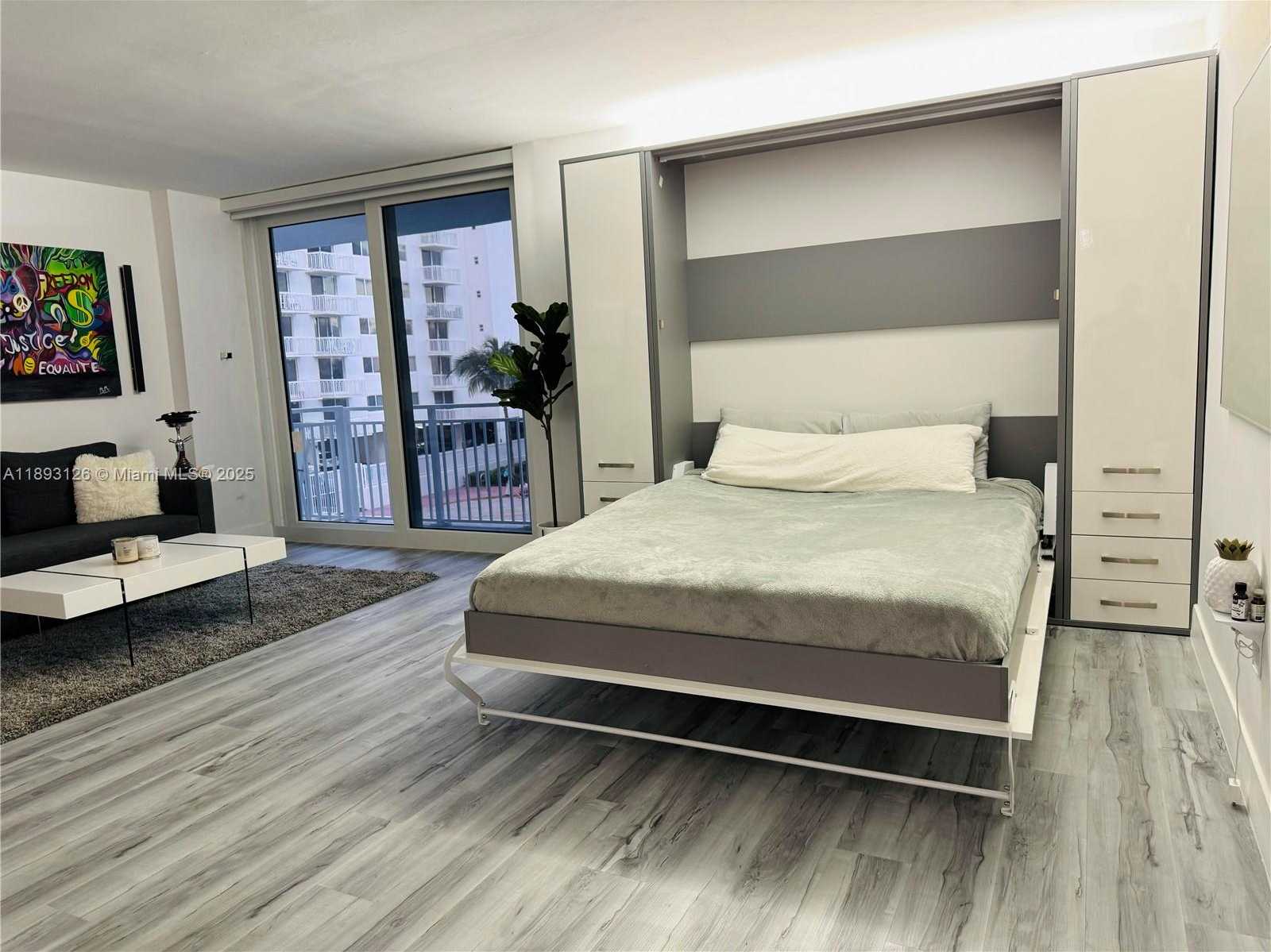 Small Image of 345 OCEAN DR #325, Miami Beach Number 7