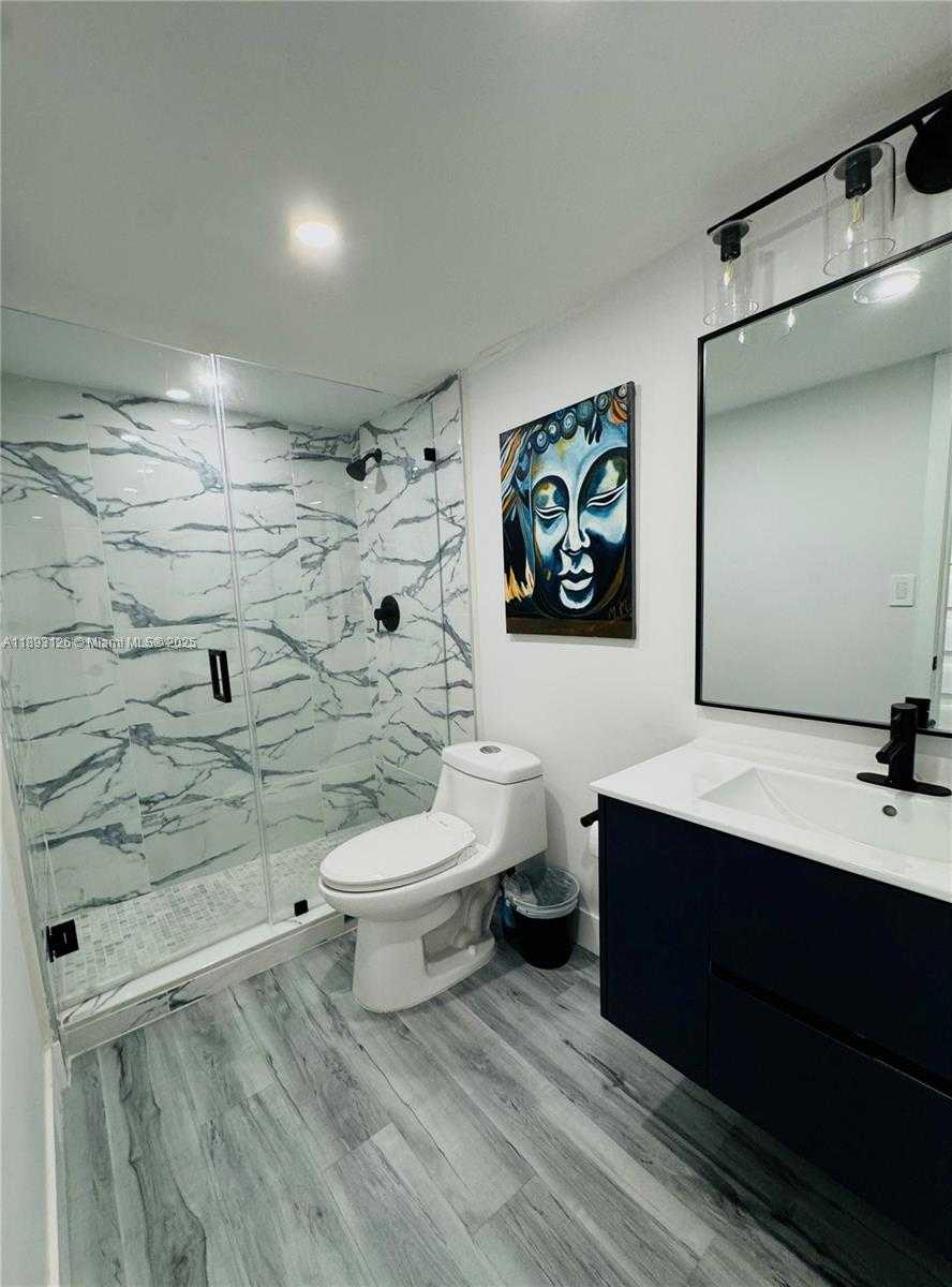 Small Image of 345 OCEAN DR #325, Miami Beach Number 9