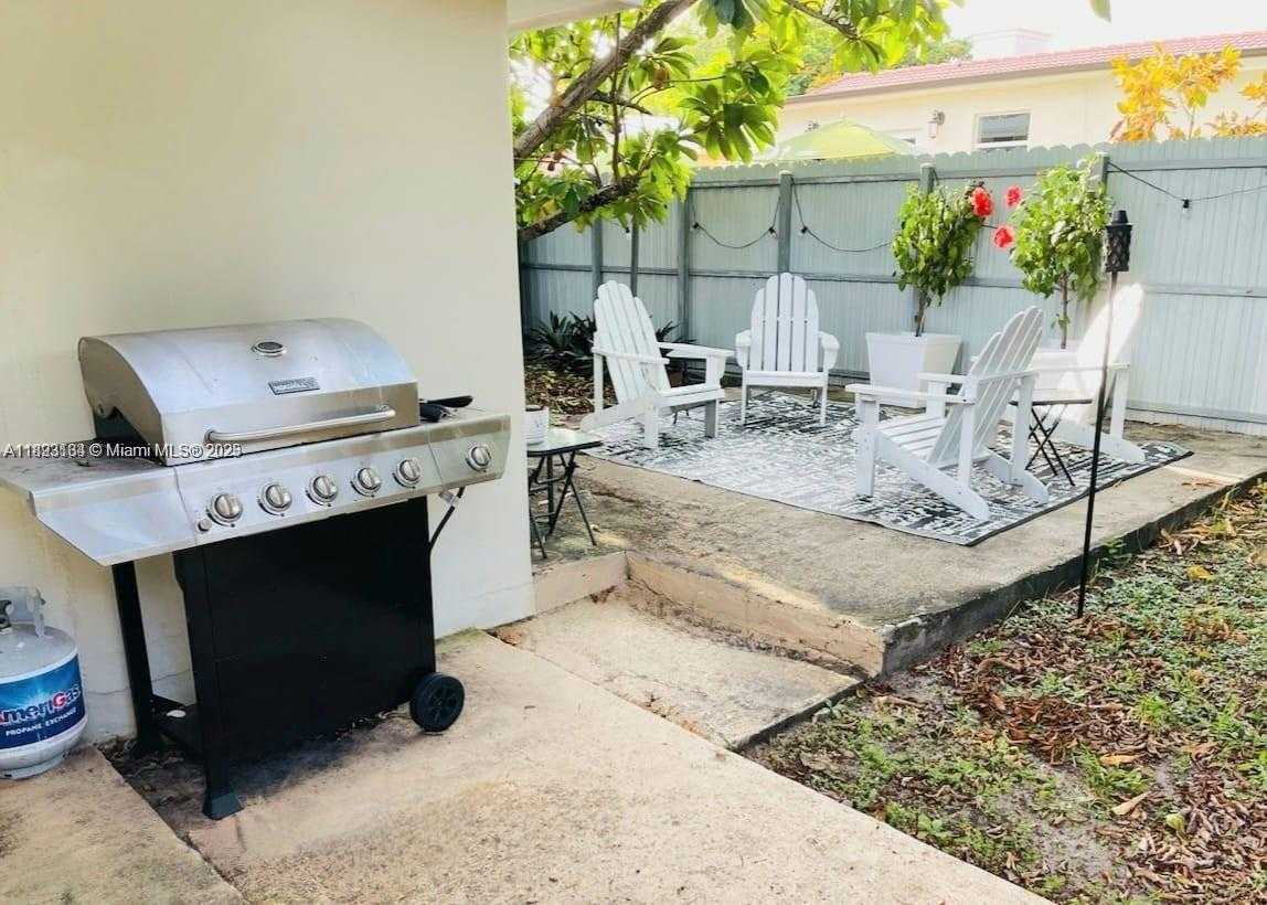 Small Image of 2363 SOUTH WEST 21ST TER, Miami Number 18