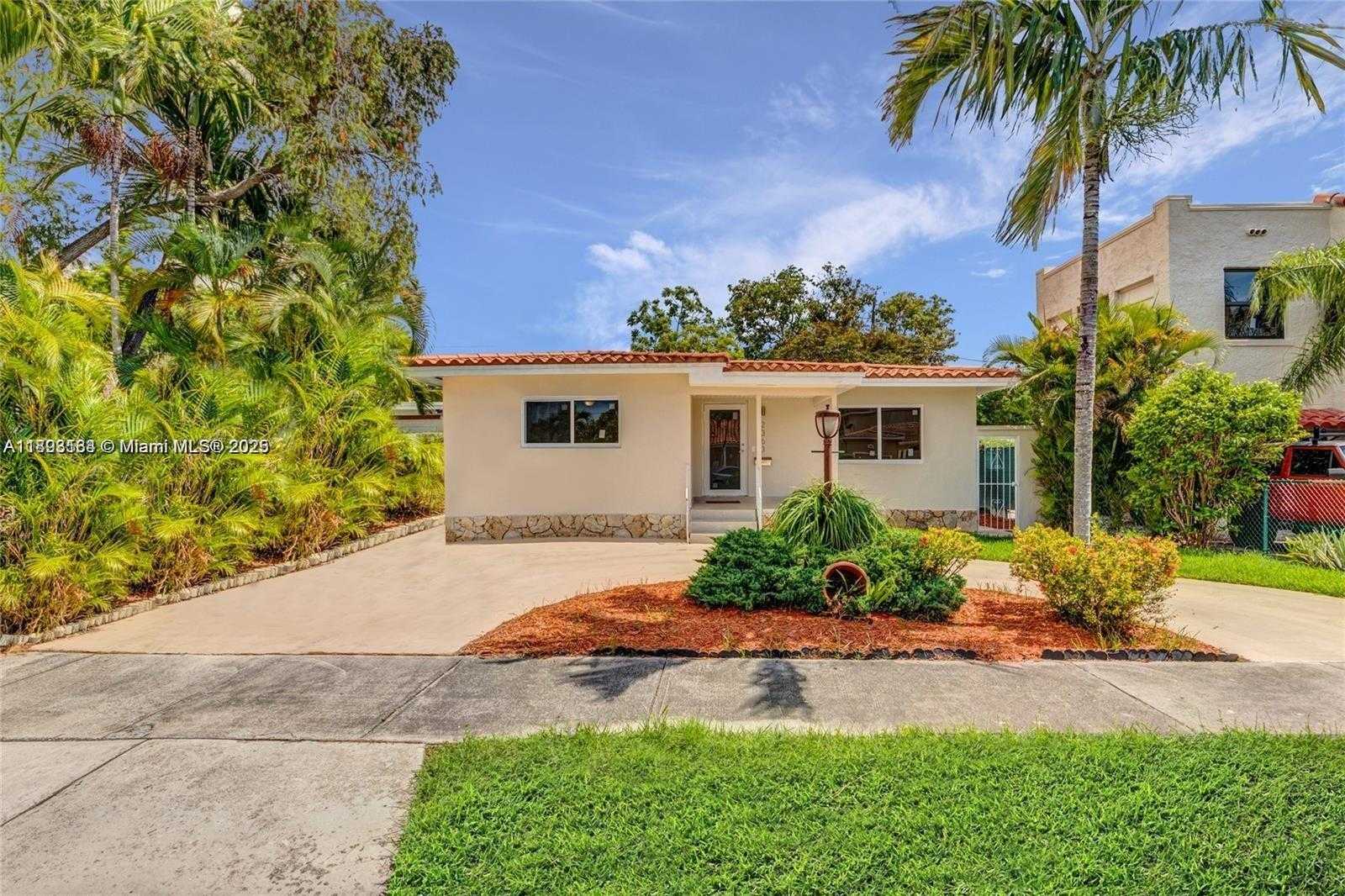 Small Image of 2363 SOUTH WEST 21ST TER, Miami Number 19