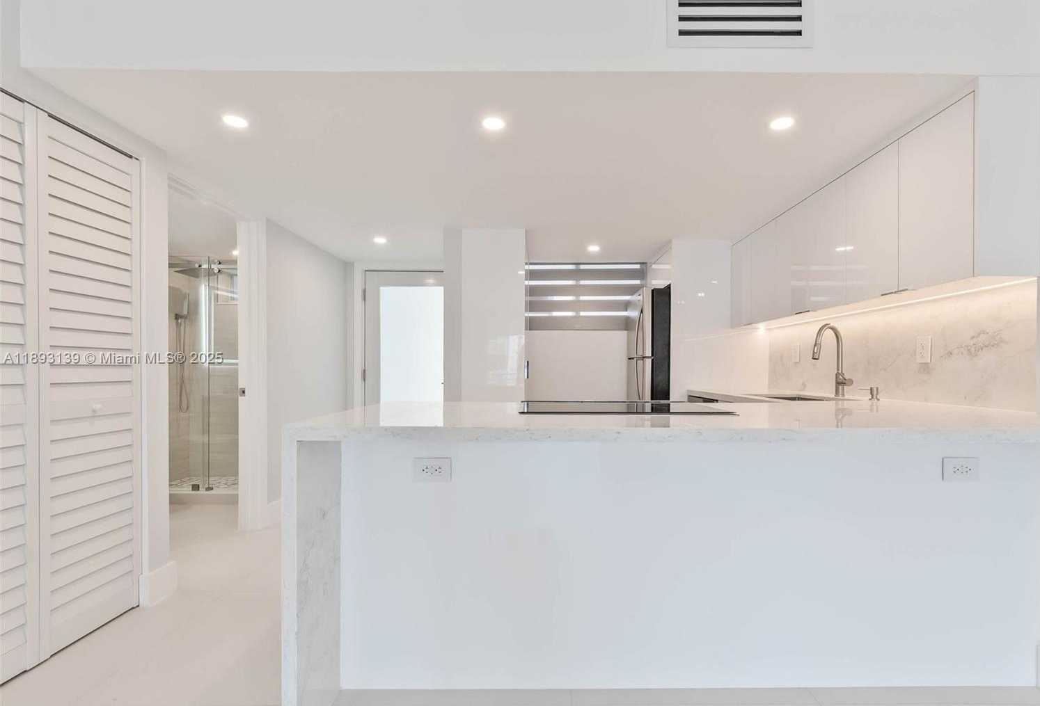 Small Image of 1665 BAY RD #522, Miami Beach Number 11