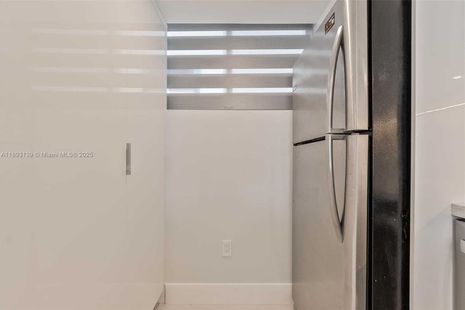 Small Image of 1665 BAY RD #522, Miami Beach Number 13