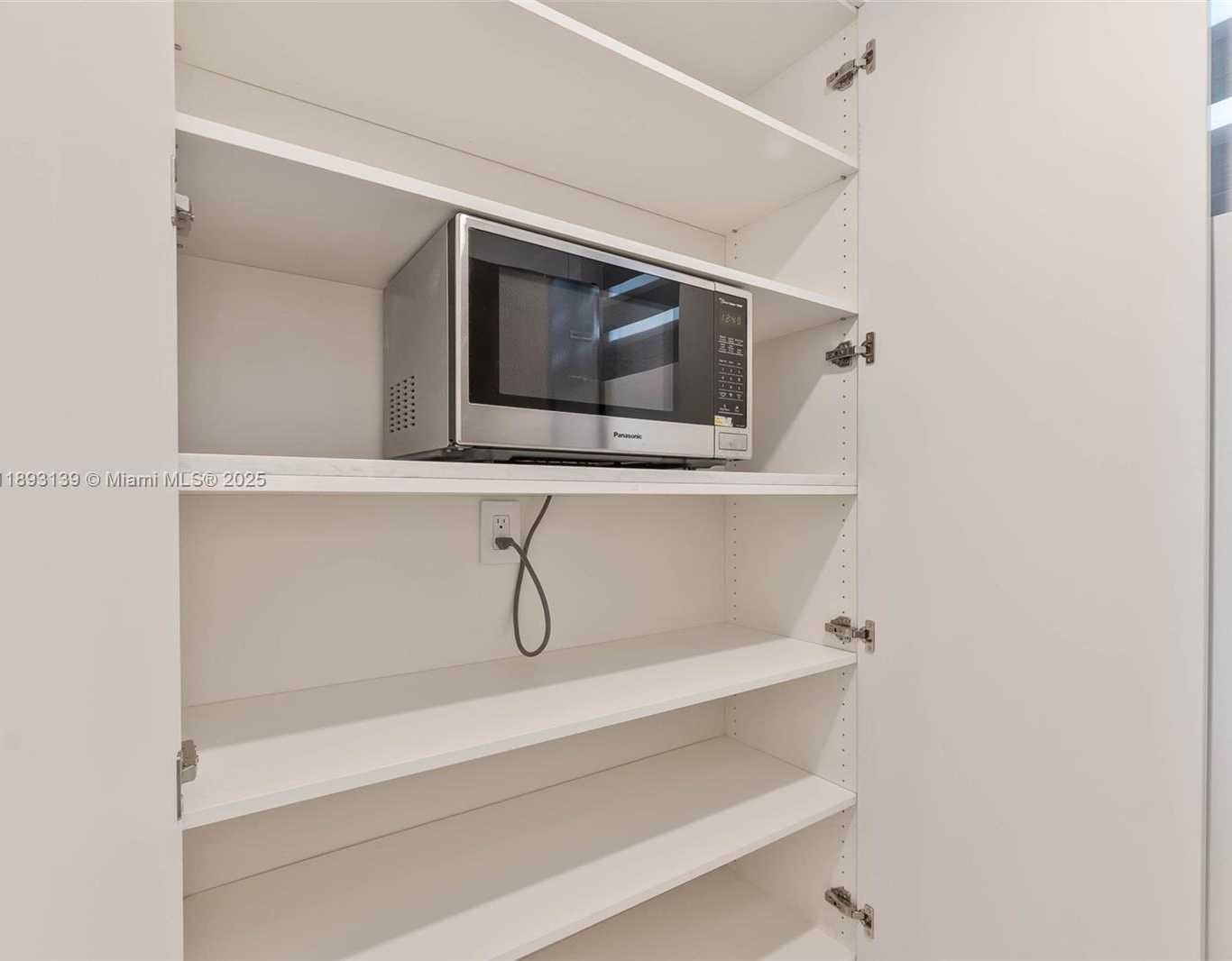 Small Image of 1665 BAY RD #522, Miami Beach Number 14