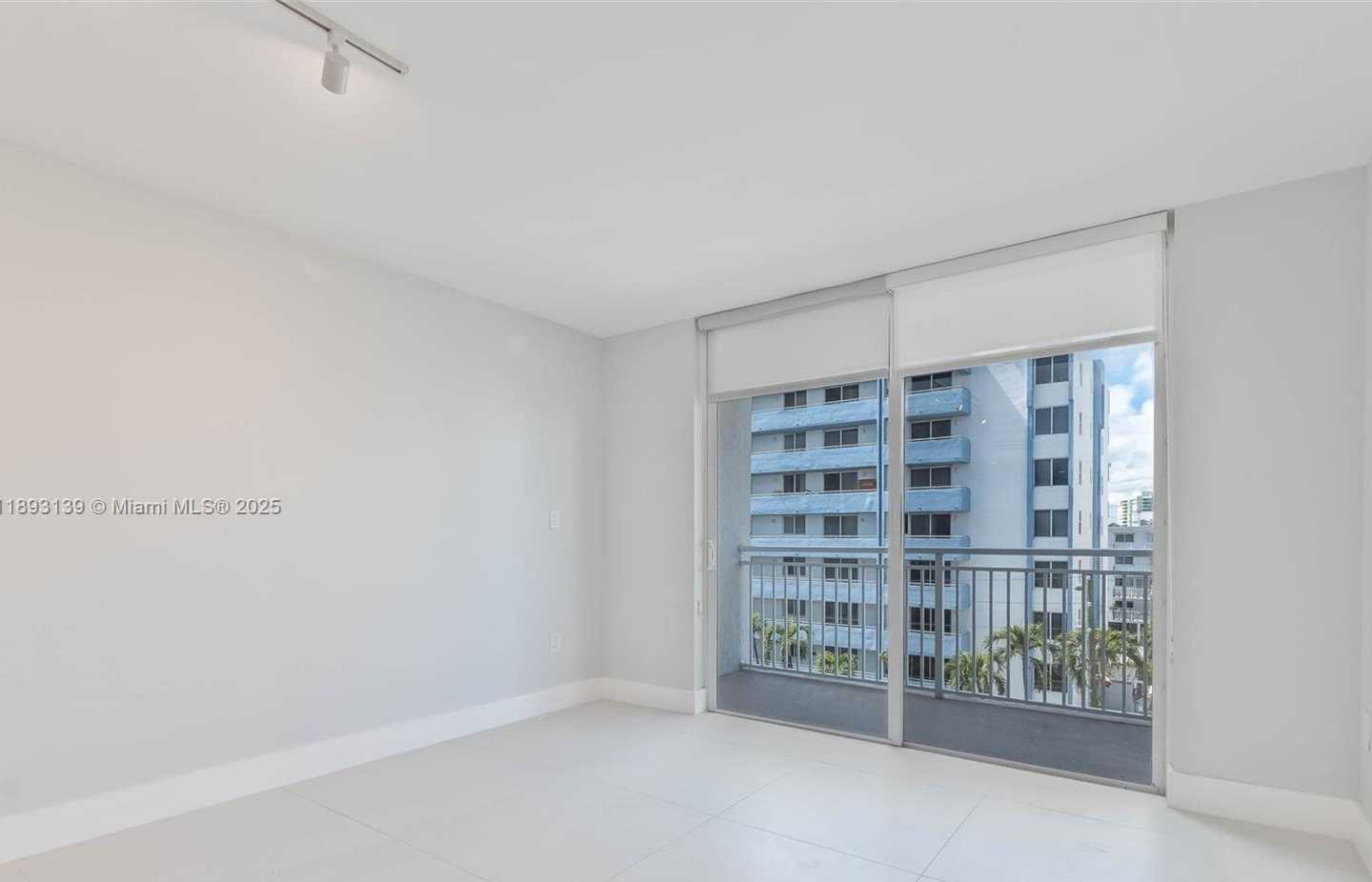 Small Image of 1665 BAY RD #522, Miami Beach Number 17