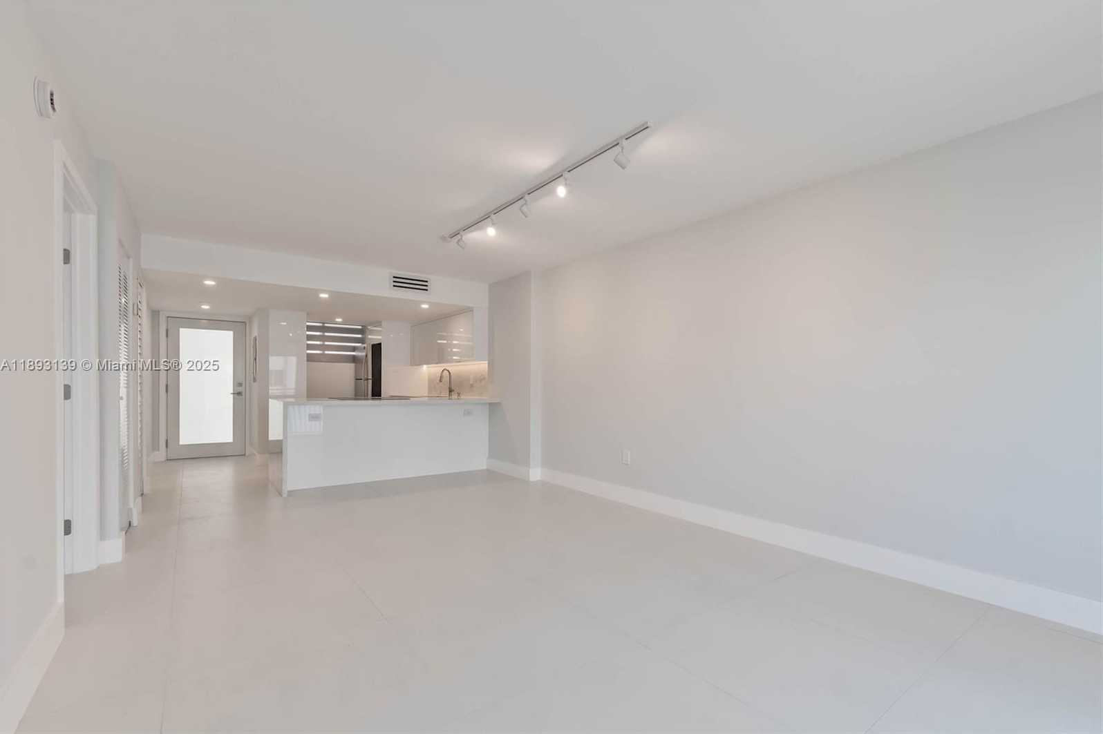 Small Image of 1665 BAY RD #522, Miami Beach Number 18