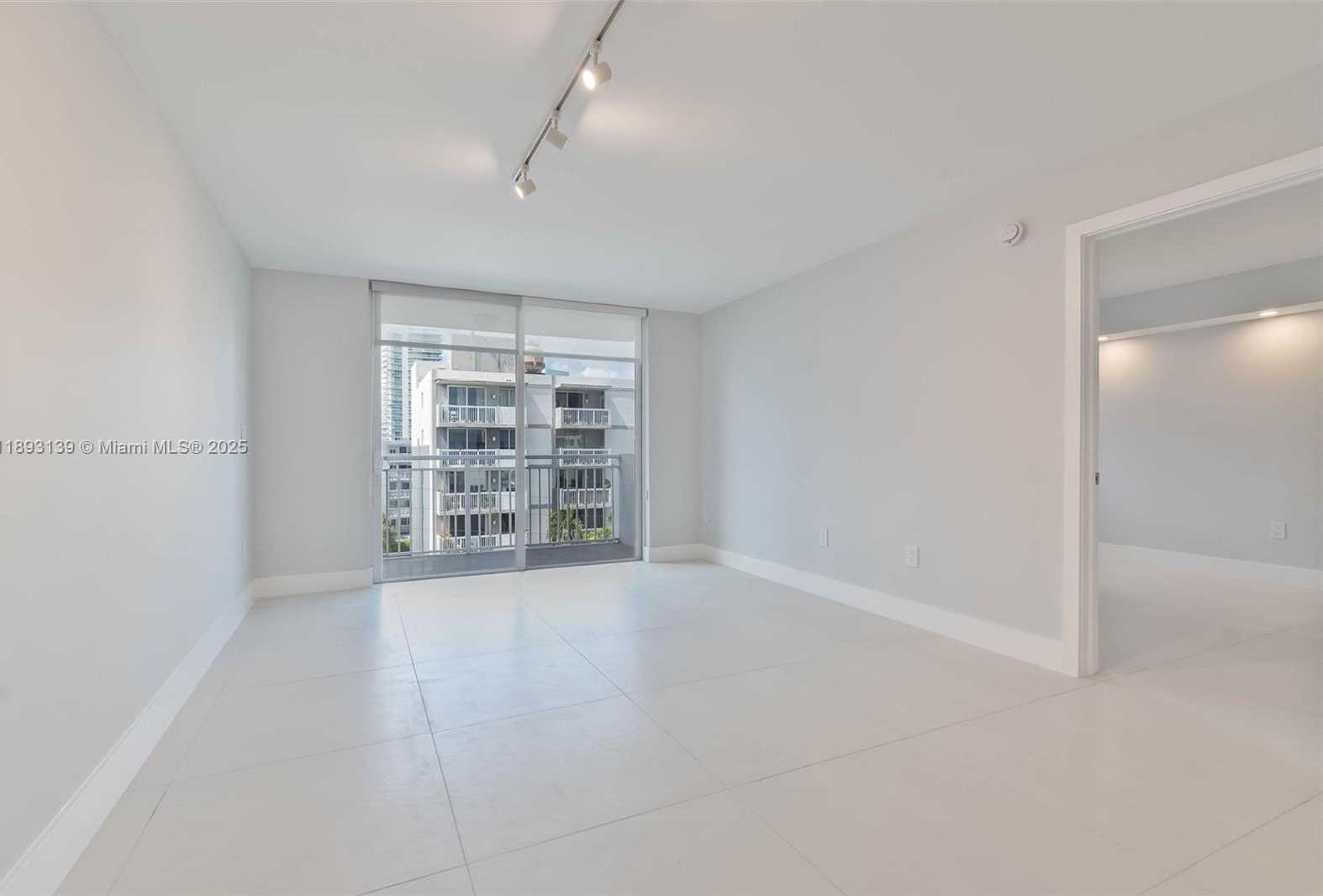 Small Image of 1665 BAY RD #522, Miami Beach Number 2