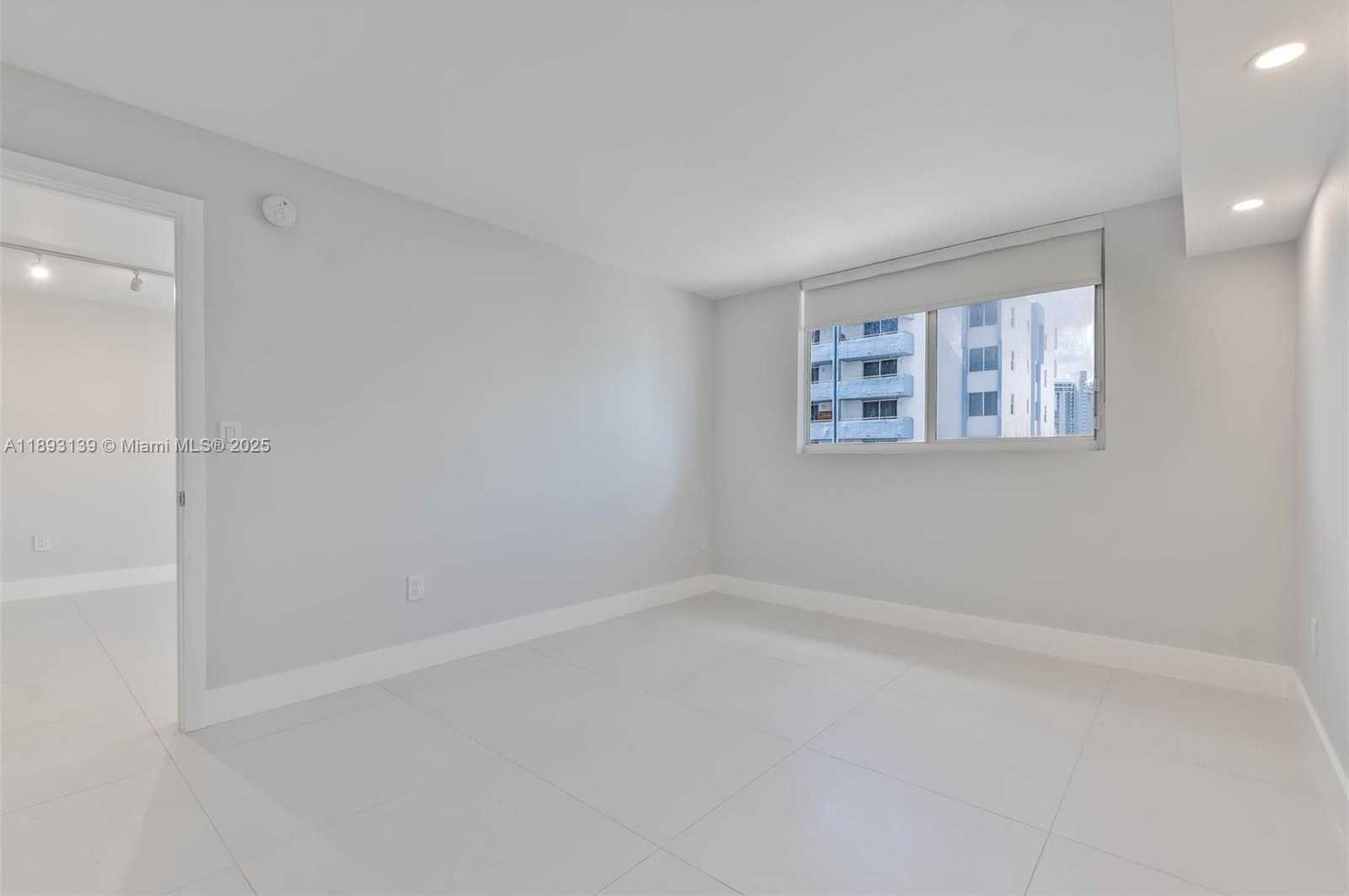 Small Image of 1665 BAY RD #522, Miami Beach Number 20