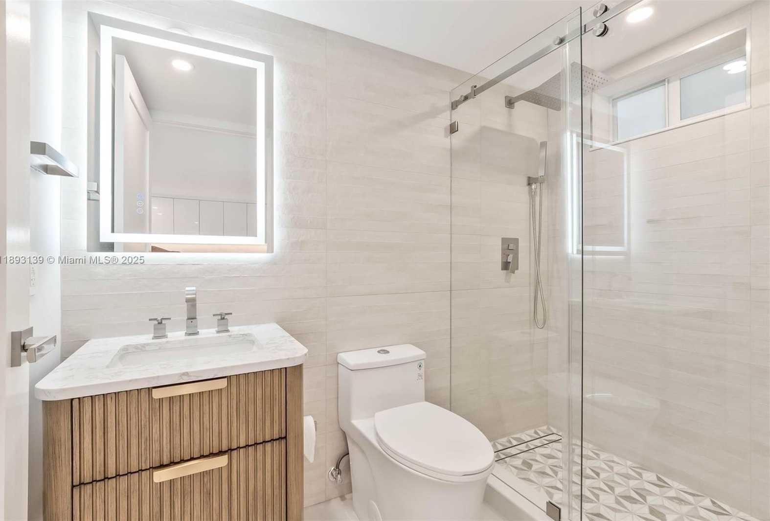 Small Image of 1665 BAY RD #522, Miami Beach Number 5