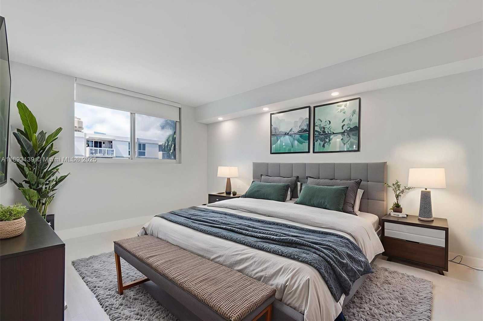 Small Image of 1665 BAY RD #522, Miami Beach Number 6