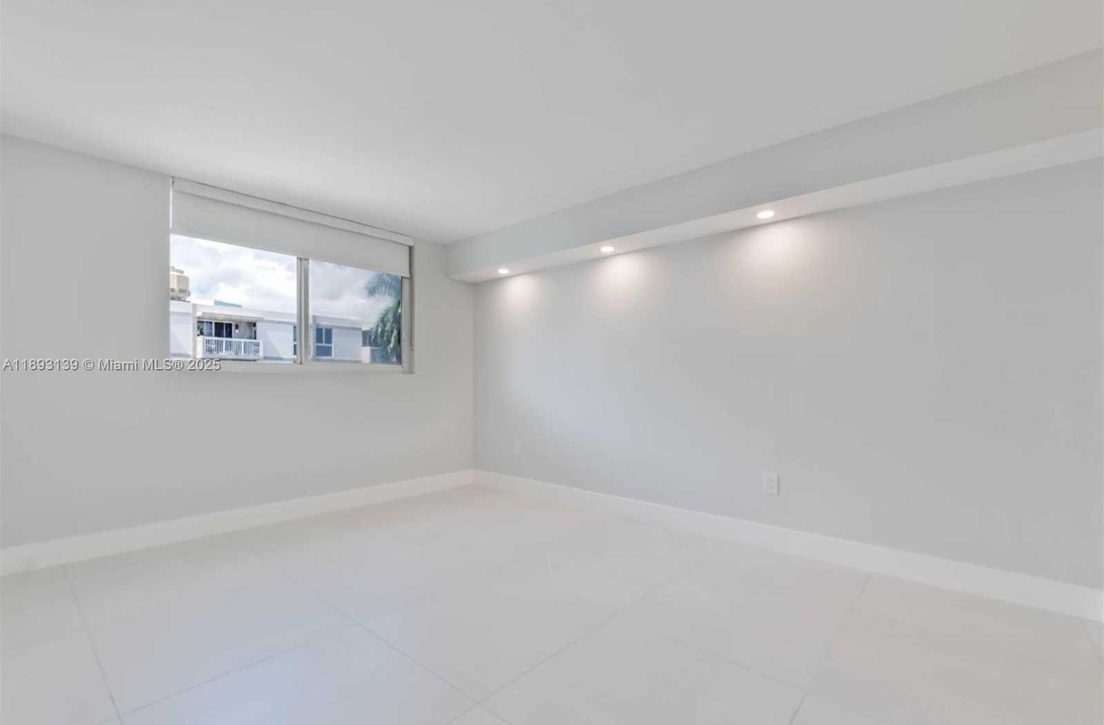 Small Image of 1665 BAY RD #522, Miami Beach Number 7