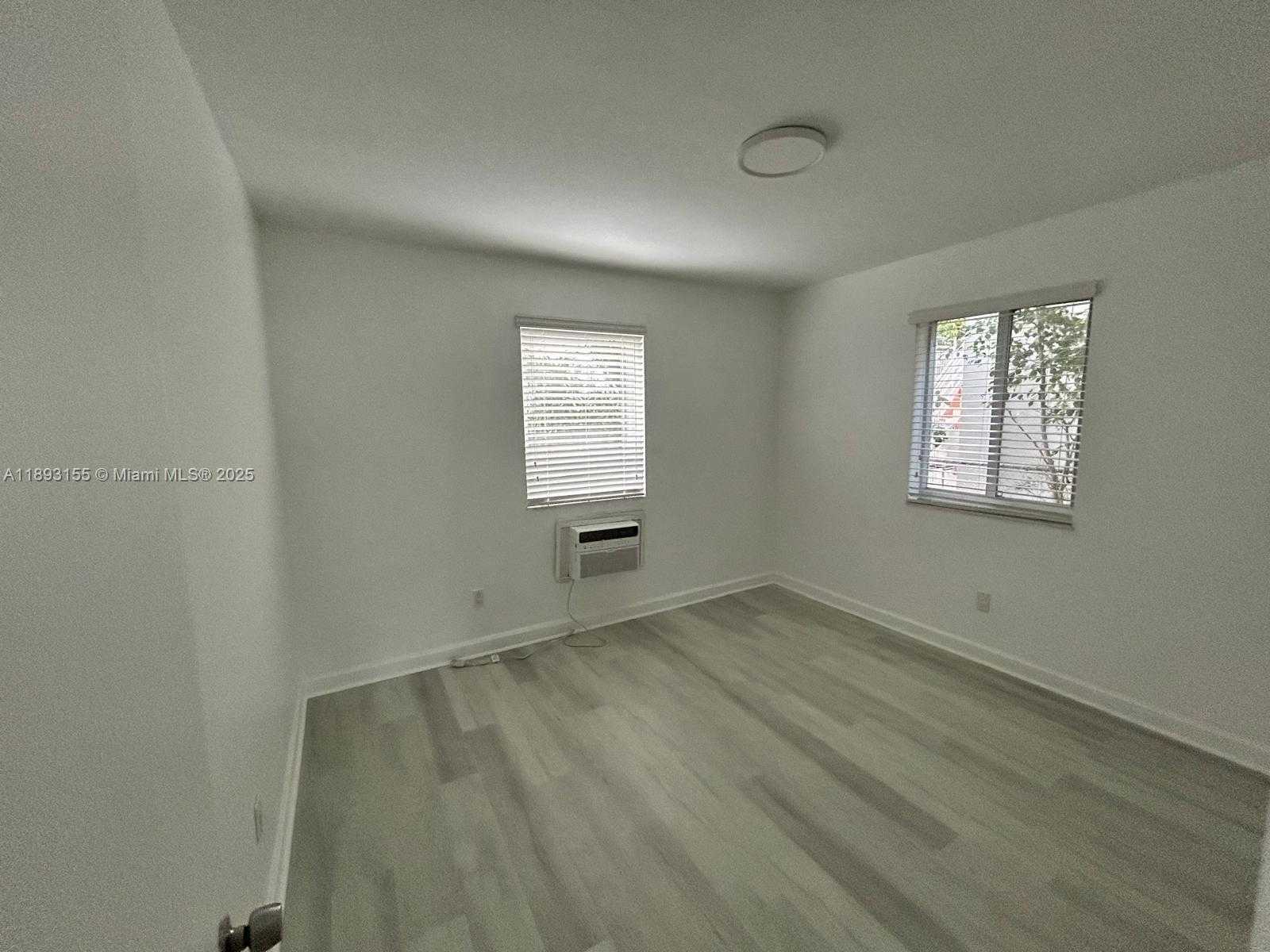 Small Image of 7430 CARLYLE AVE #2, Miami Beach Number 10