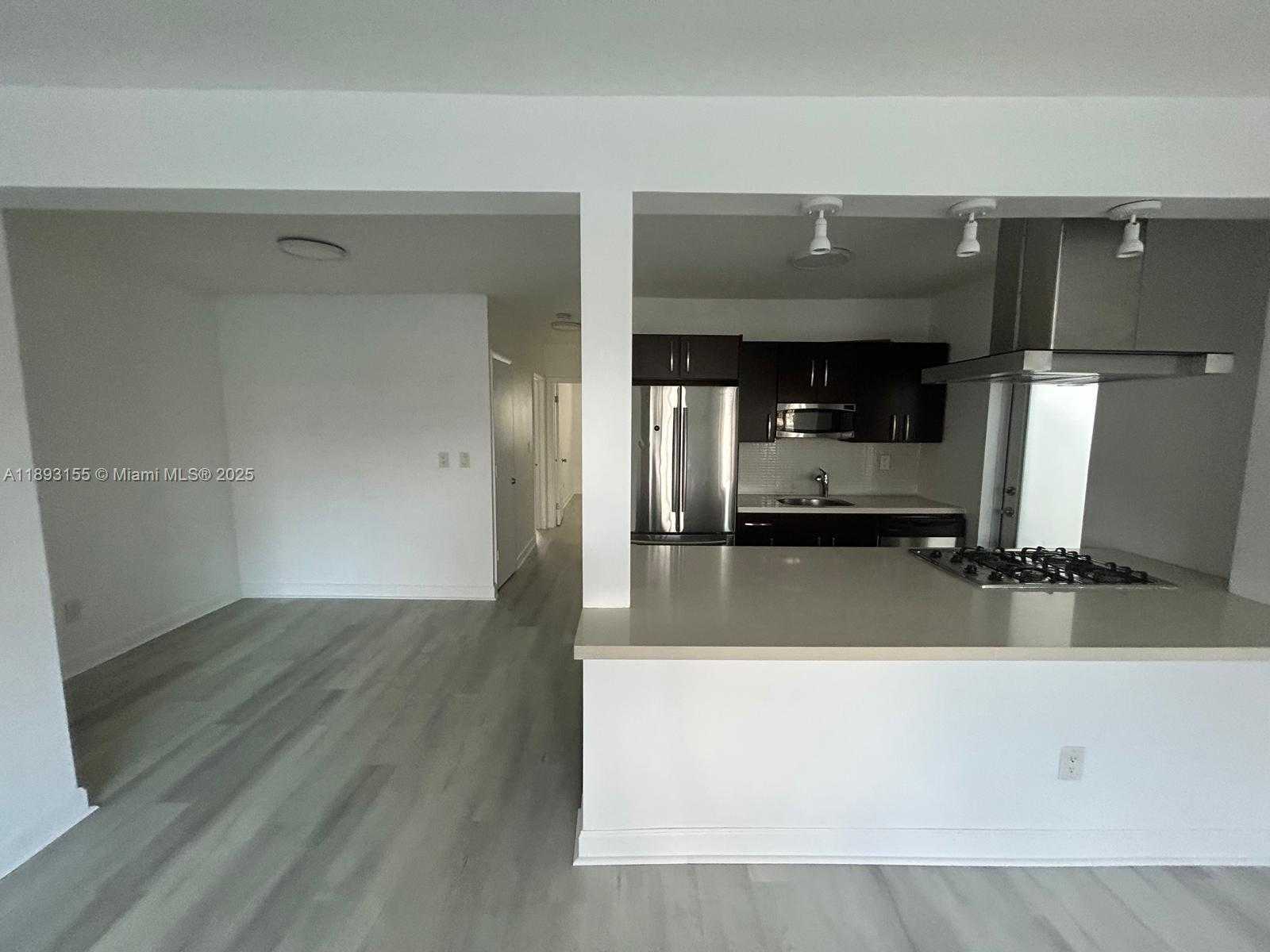 Small Image of 7430 CARLYLE AVE #2, Miami Beach Number 3