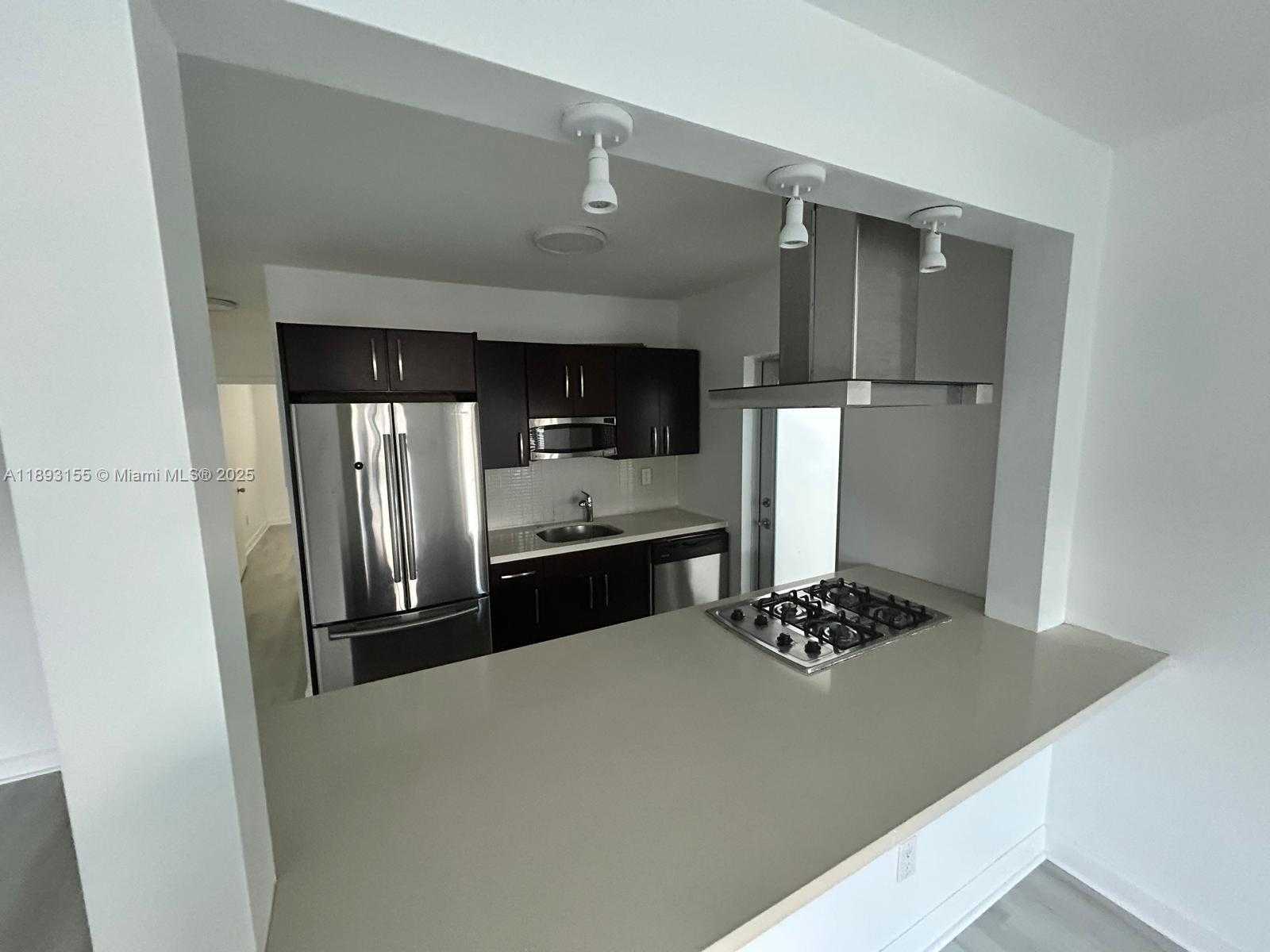 Small Image of 7430 CARLYLE AVE #2, Miami Beach Number 4
