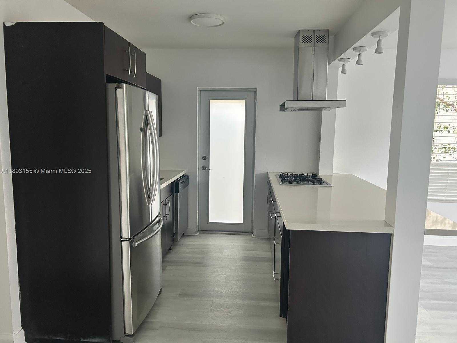 Small Image of 7430 CARLYLE AVE #2, Miami Beach Number 6