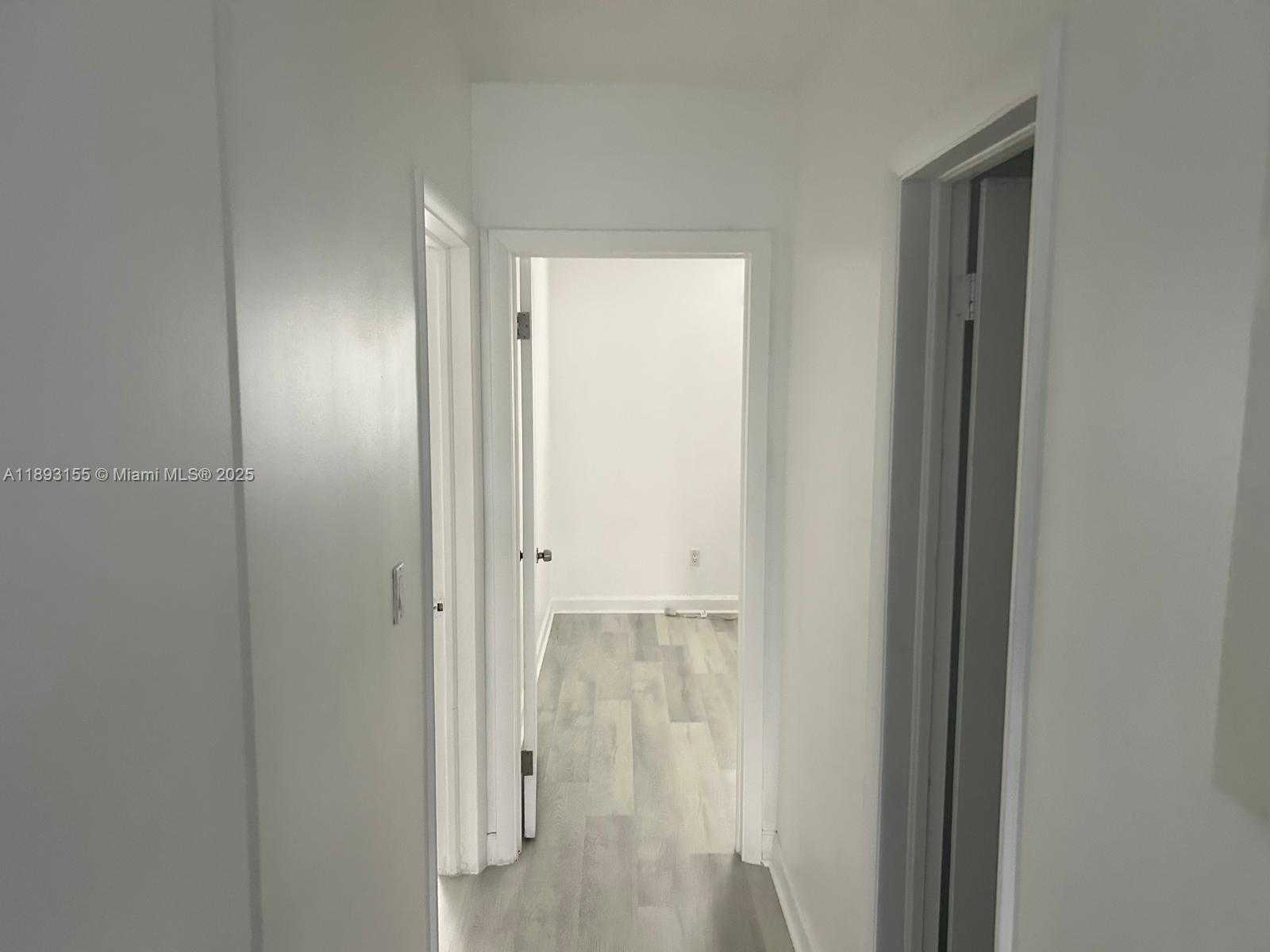 Small Image of 7430 CARLYLE AVE #2, Miami Beach Number 8