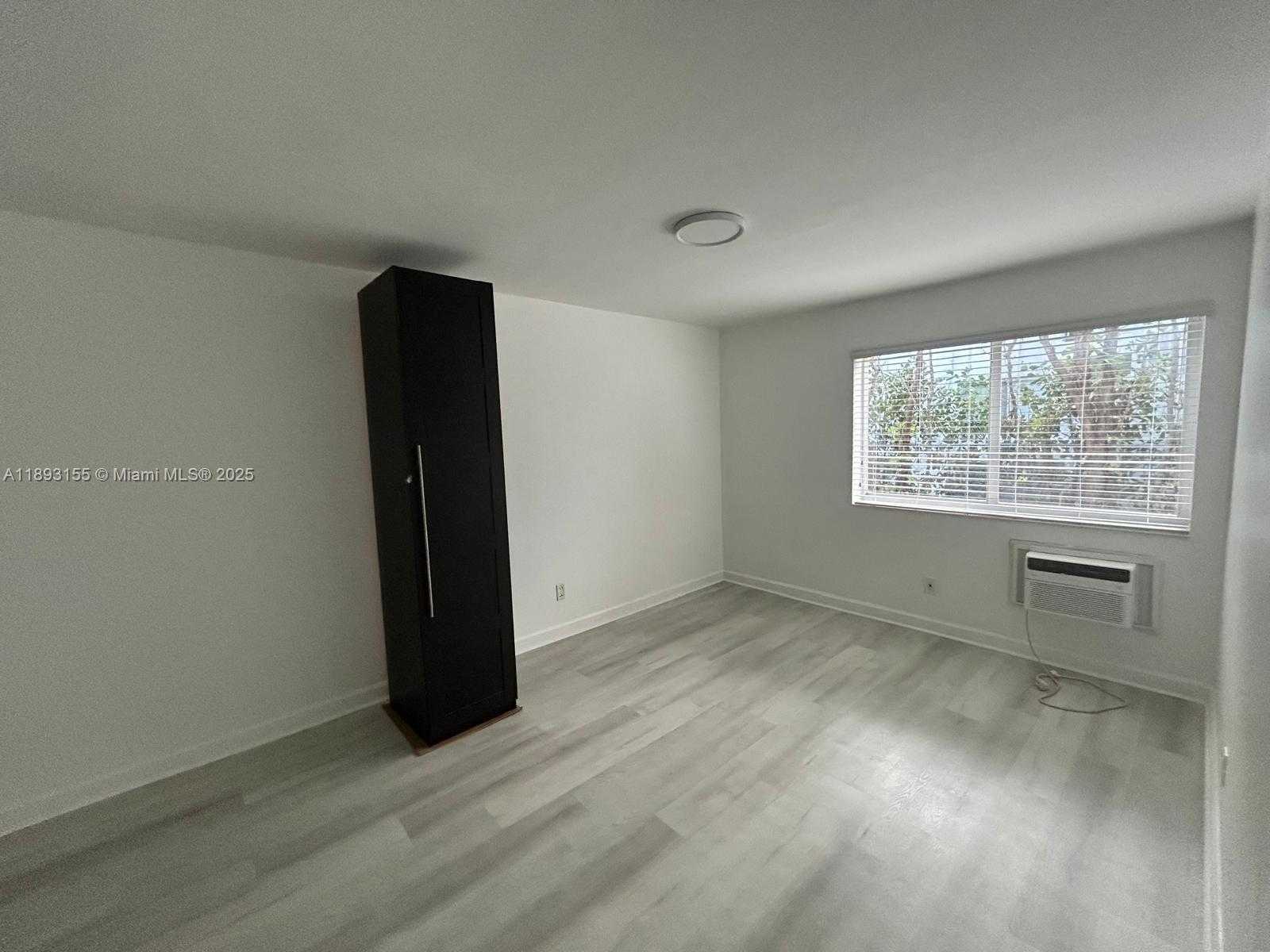 Small Image of 7430 CARLYLE AVE #2, Miami Beach Number 9