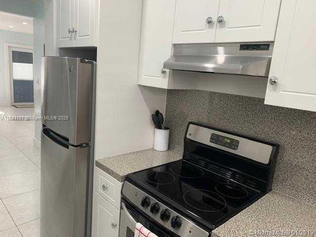 Small Image of 7921 ABBOTT AVE #5, Miami Beach Number 14