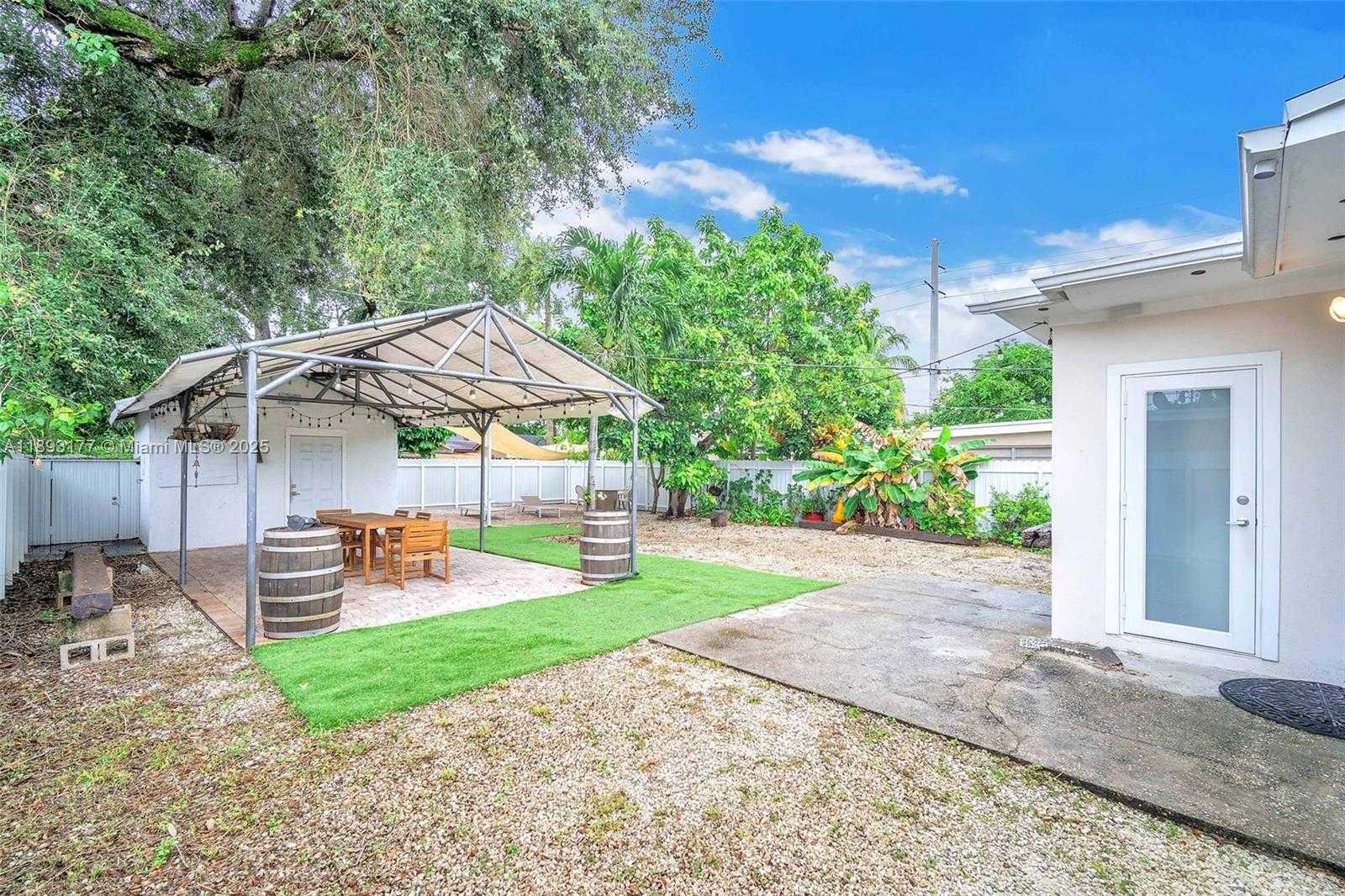 Small Image of 1381 NORTH EAST 152ND ST, North Miami Beach Number 16