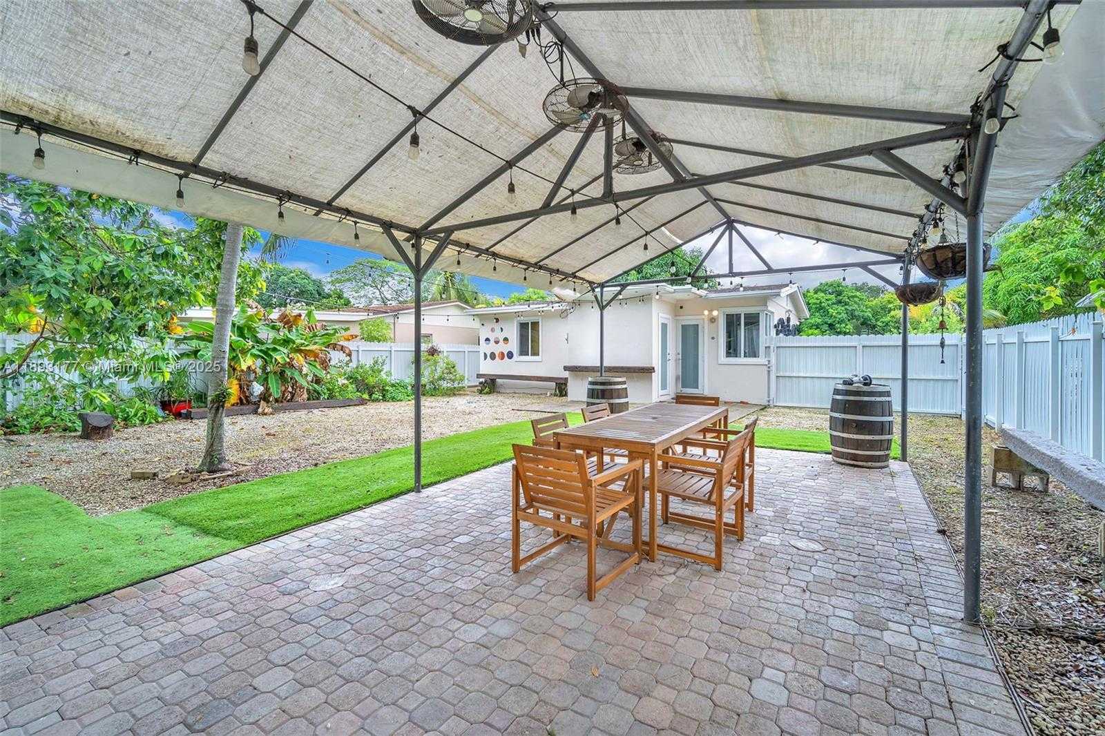 Small Image of 1381 NORTH EAST 152ND ST, North Miami Beach Number 19