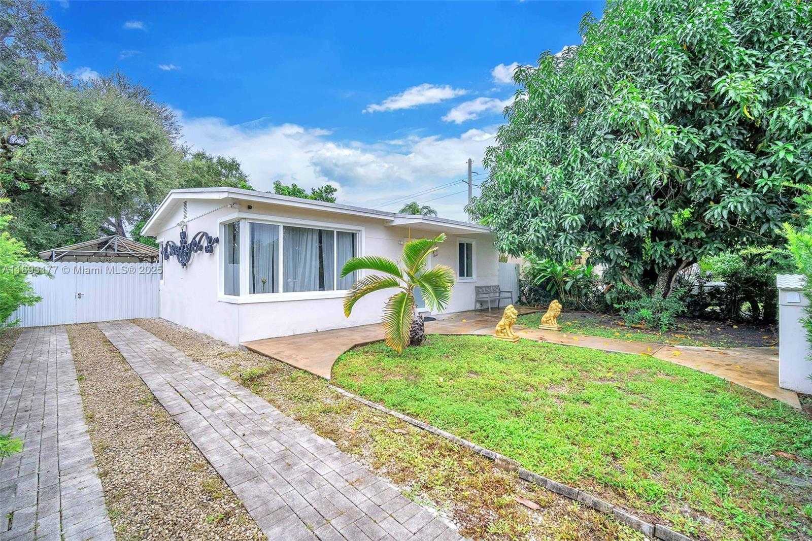 Small Image of 1381 NORTH EAST 152ND ST, North Miami Beach Number 2