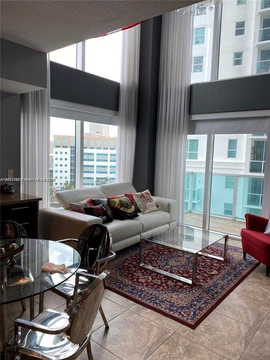Small Image of 41 SOUTH EAST 5TH ST #717, Miami Number 3